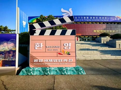 我窥见了一个惊人真相” 平壤真实见闻AG真人旗舰厅“与朝鲜干部亲密接触后(图2) 我窥见了一个惊人真相” 平壤真实见闻AG真人旗舰厅“与朝鲜干部亲密接触后(图2)