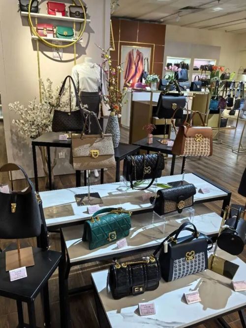 我窥见了一个惊人真相” 平壤真实见闻AG真人旗舰厅“与朝鲜干部亲密接触后(图18) 我窥见了一个惊人真相” 平壤真实见闻AG真人旗舰厅“与朝鲜干部亲密接触后(图18)