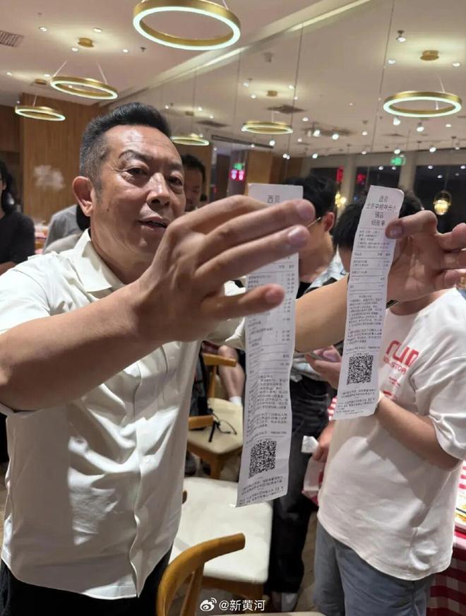 小时却说“恶心”明天起全国所有门店上线“