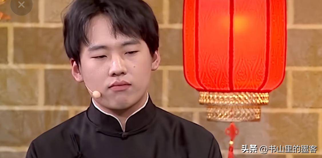 10岁郭汾阳目测200斤戴银色耳环很抢镜ag真人平台第一游戏郭德纲带妻儿澳洲度假(图5)