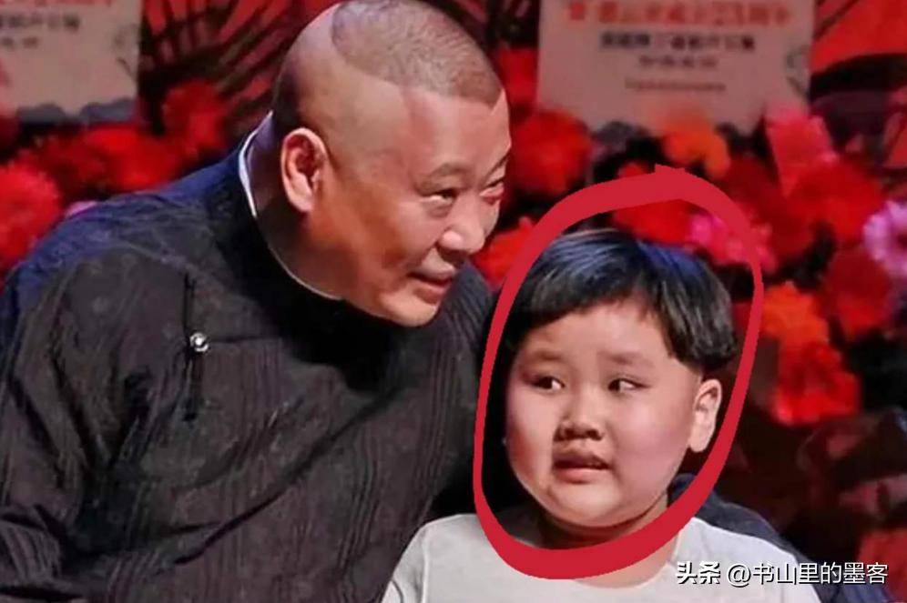 10岁郭汾阳目测200斤戴银色耳环很抢镜ag真人平台第一游戏郭德纲带妻儿澳洲度假(图8)