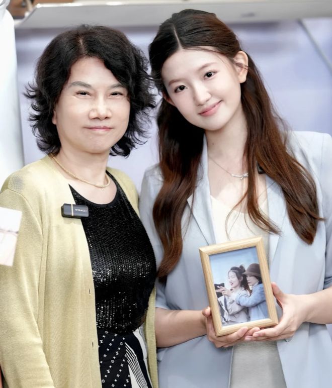 ：成功女性穿衣从不拖沓鞋子带跟显气场AG真人游戏第一品牌看他们穿搭才明白(图7)